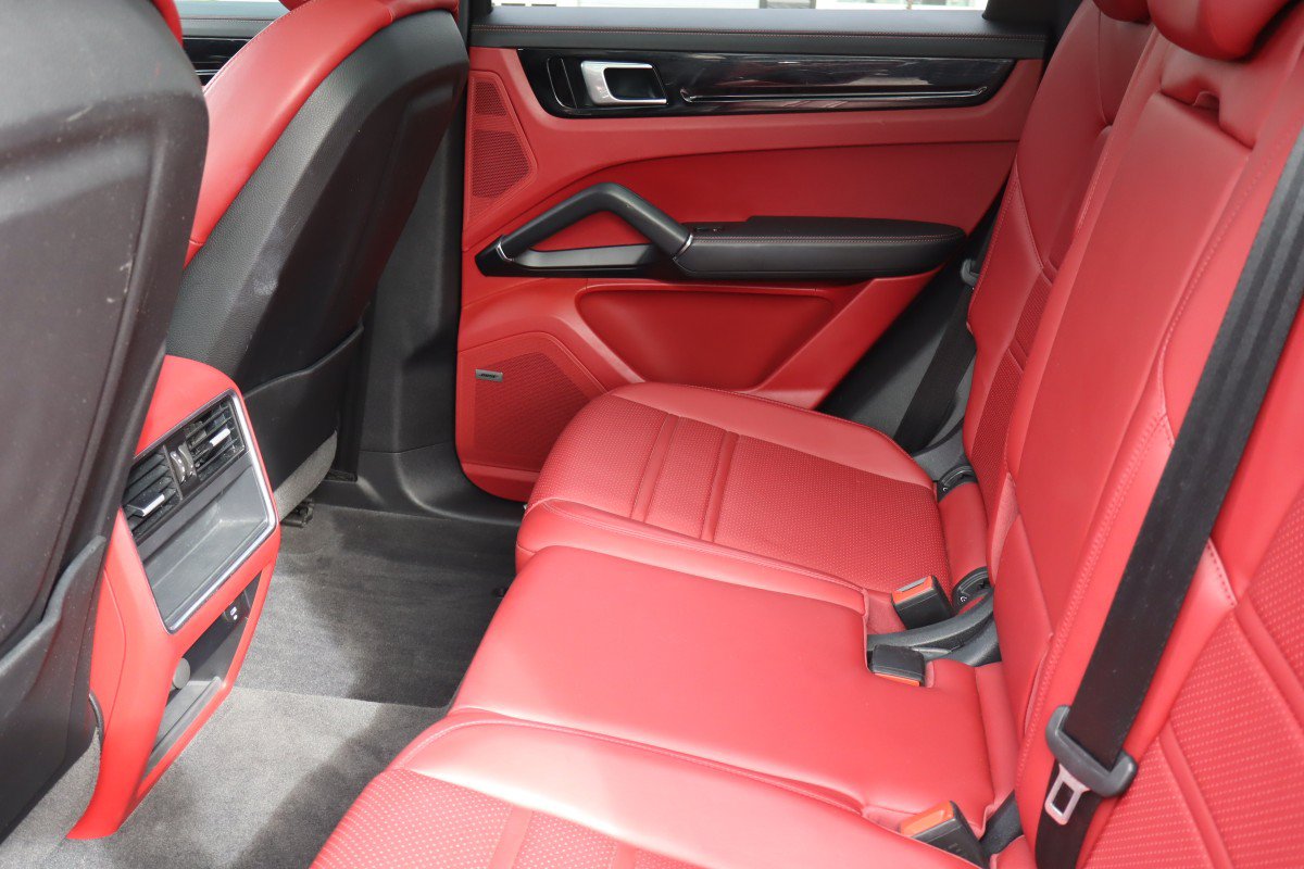 Used 2021 Porsche Cayenne AWD/4WD image 27