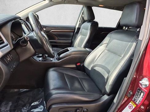 Used 2015 Toyota Highlander Limited FWD image 16