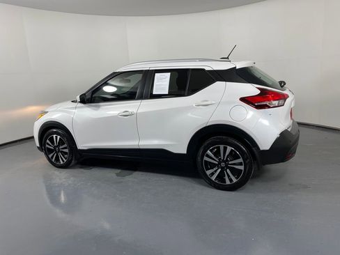 Used 2020 Nissan Kicks SV image 4