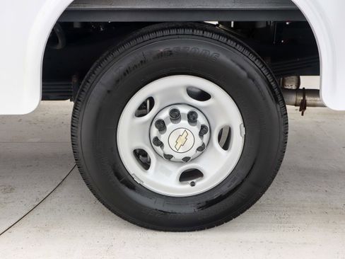 Used 2024 Chevrolet Express 3500 w/ Power Convenience Package image 27