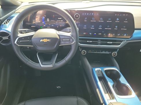 Used 2026 Chevrolet Equinox EV LT FWD image 4