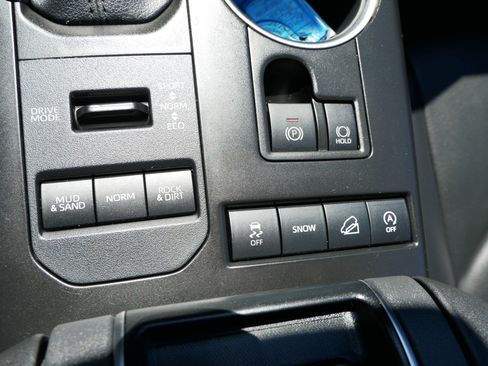 Used 2020 Toyota Highlander XLE AWD/4WD image 25