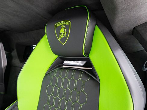 Used 2024 Lamborghini Revuelto AWD/4WD image 16