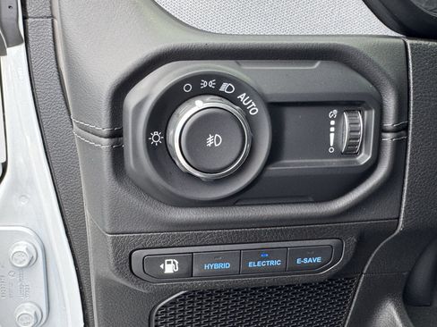 Used 2025 Jeep Wrangler Sahara w/ Safety Group image 29