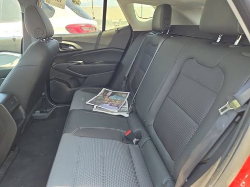 Used 2025 Chevrolet Trax LT FWD image 8