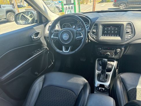 Used 2019 Jeep Compass Latitude AWD/4WD image 11