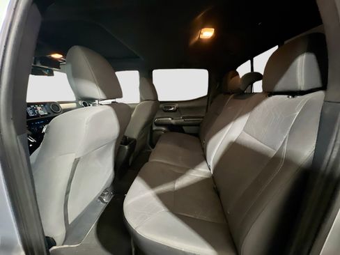 Used 2016 Toyota Tacoma TRD Sport image 18