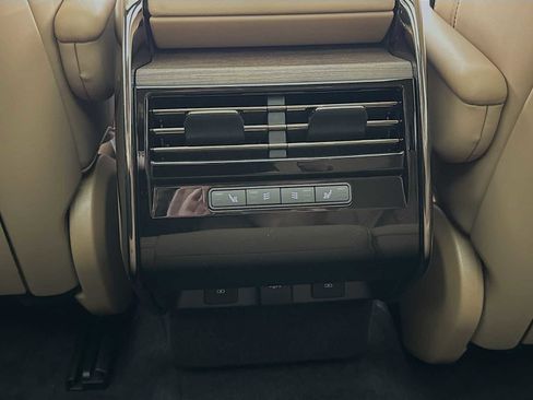 Used 2024 Land Rover Range Rover Sport SE image 23