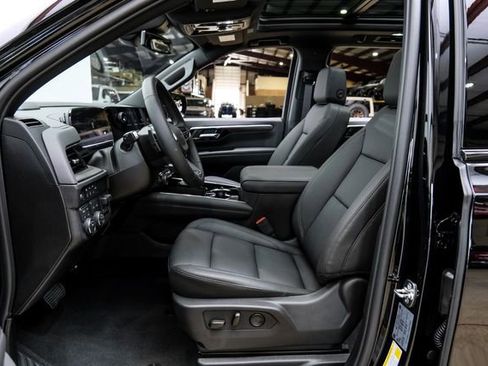 Used 2026 Chevrolet Suburban Z71 w/ Comfort Package AWD/4WD image 14
