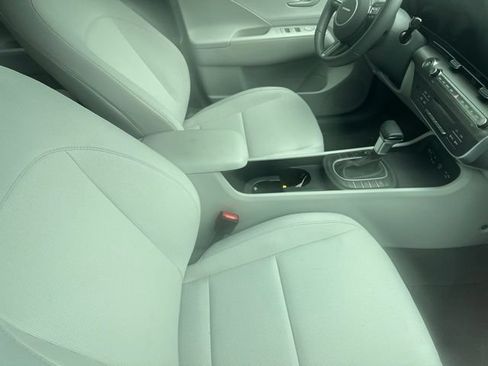 Certified 2025 Hyundai Kona SEL AWD/4WD image 7