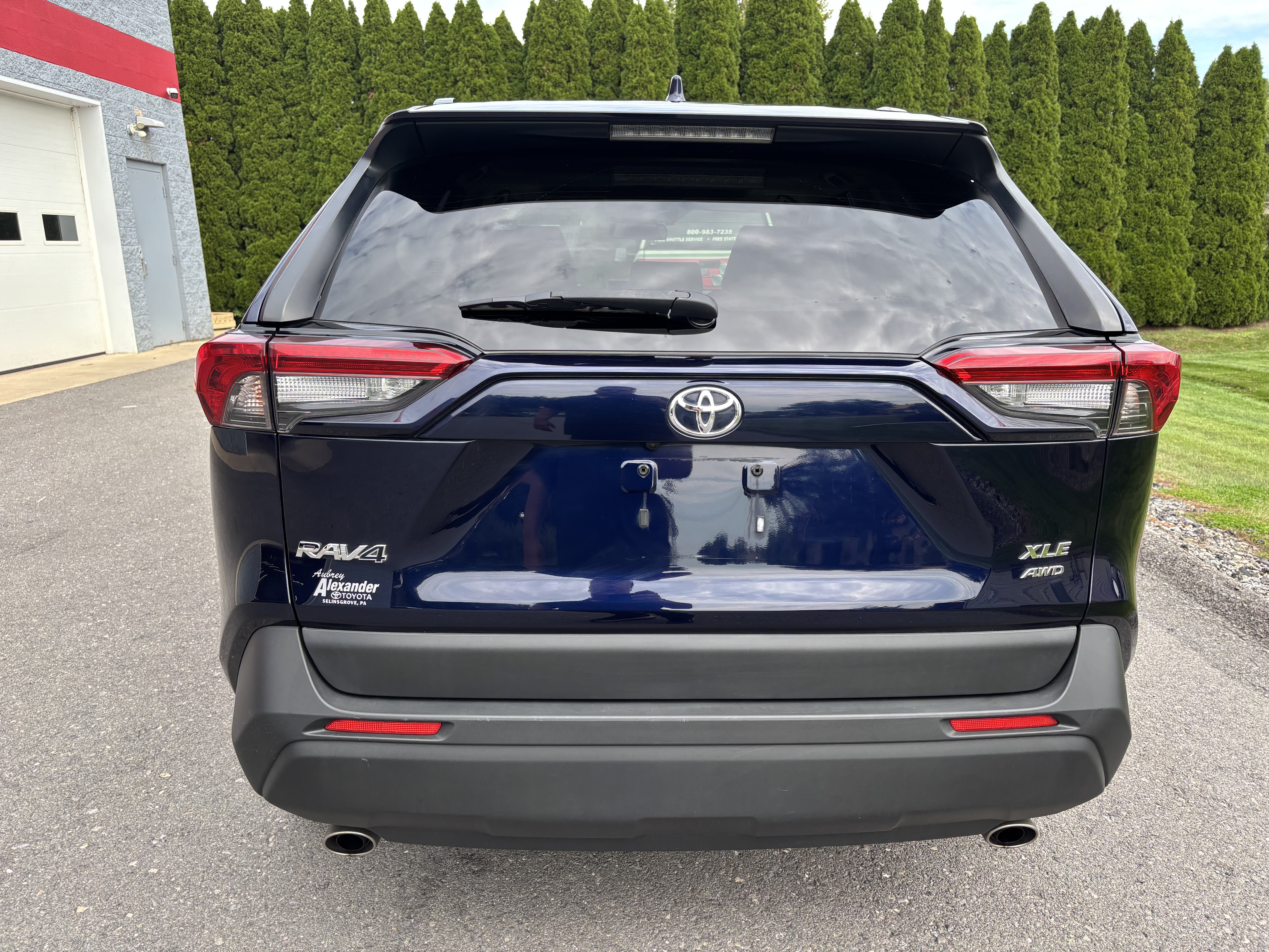 Used 2020 Toyota RAV4 XLE Premium AWD/4WD image 4