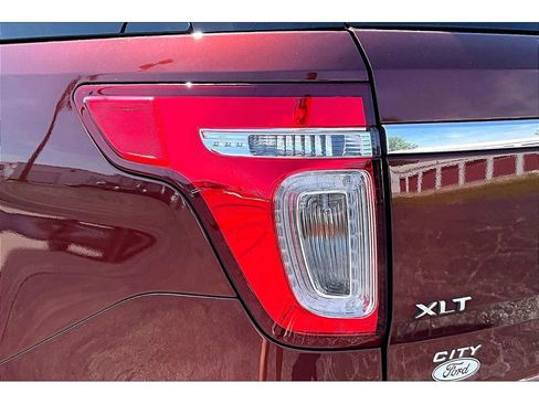Used 2015 Ford Explorer XLT w/ Equipment Group 202A AWD/4WD image 30