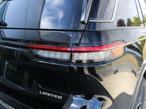 New 2025 Jeep Grand Cherokee Limited w/ Luxury Tech Group II image 38