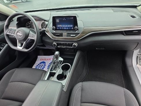 Used 2023 Nissan Altima 2.5 SV image 2