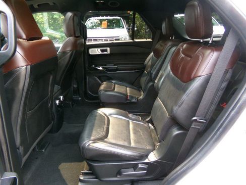 Used 2023 Ford Explorer Platinum w/ Premium Technology Package AWD/4WD image 19