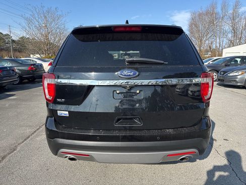 Used 2017 Ford Explorer XLT FWD image 7