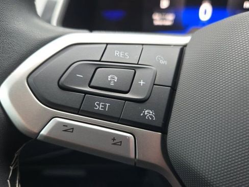 Used 2024 Volkswagen Tiguan SE image 14