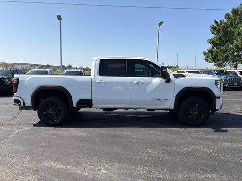 Used 2025 GMC Sierra 2500 AT4 AWD/4WD image 4