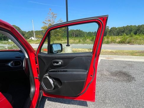 Certified 2022 Jeep Renegade Sport AWD/4WD image 47
