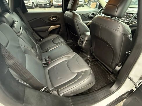 Used 2018 Jeep Cherokee Limited image 24