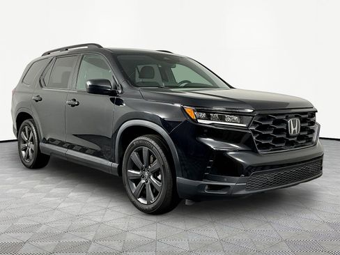 Used 2025 Honda Pilot Sport image 3