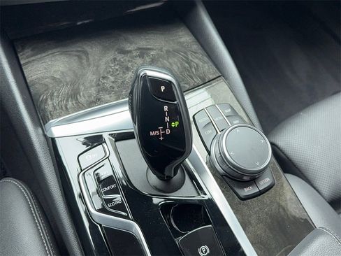 Used 2022 BMW 530i w/ Convenience Package image 31