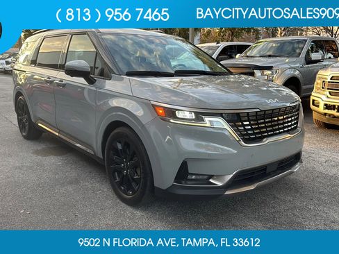 Used 2023 Kia Carnival SX image 1