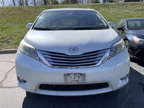 Used 2016 Toyota Sienna Limited image 7