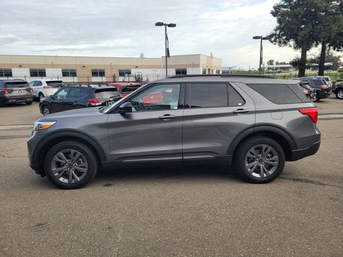 Used 2023 Ford Explorer XLT w/ Equipment Group 202A image 7