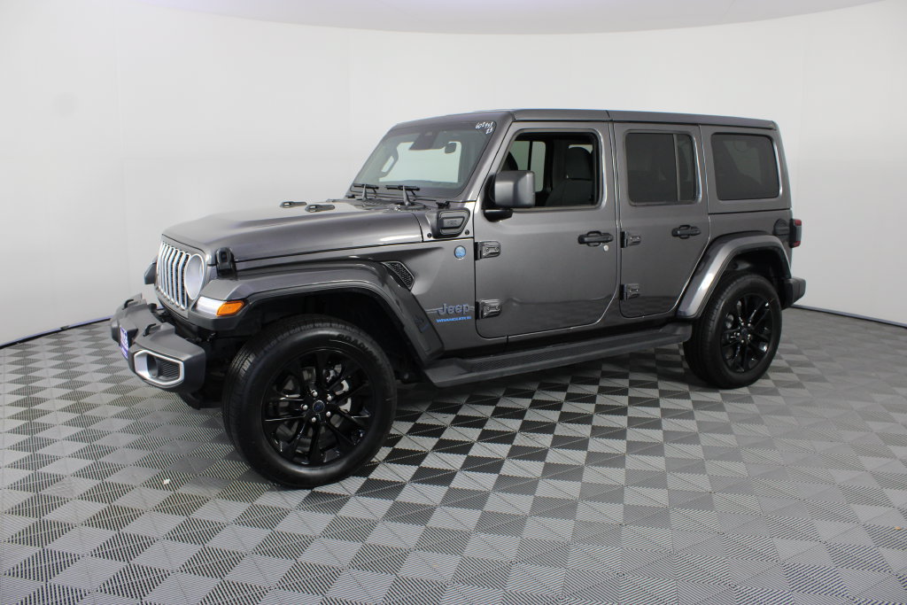Used 2025 Jeep Wrangler Unlimited Sahara AWD/4WD image 2
