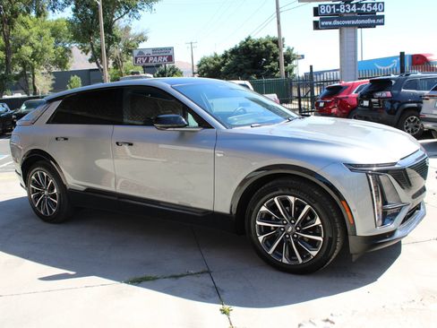 Used 2025 Cadillac Lyriq Sport AWD/4WD image 4