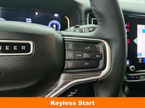 Used 2023 Jeep Wagoneer L Series II AWD/4WD image 22