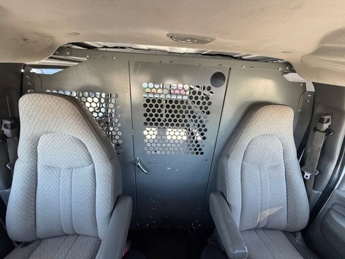 Used 2008 Chevrolet Express 2500 RWD image 18