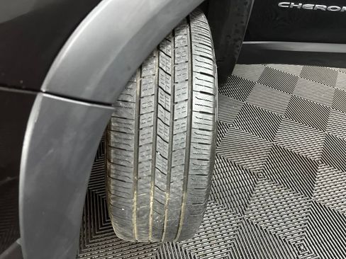 Used 2019 Jeep Cherokee Trailhawk AWD/4WD image 37