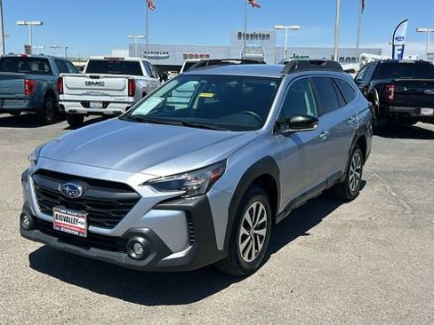 Used 2024 Subaru Outback Premium image 8