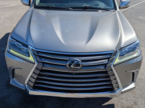 Used 2017 Lexus LX 570 4WD w/ Luxury Package image 12