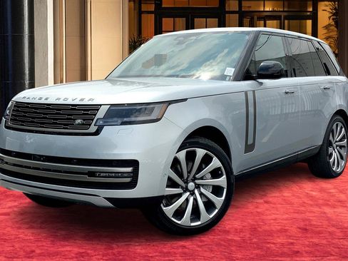 New 2025 Land Rover Range Rover SE image 2