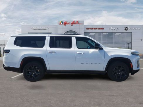New 2026 Jeep Grand Wagoneer L Limited w/ Premium Group II AWD/4WD image 6