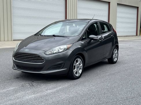 Used 2015 Ford Fiesta SE FWD image 2