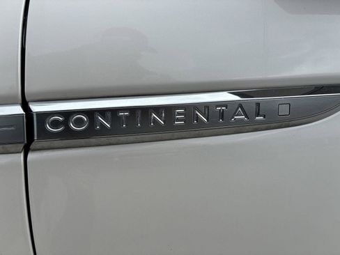 Used 2019 Lincoln Continental Premiere AWD/4WD image 29