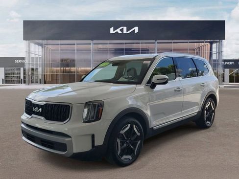Used 2024 Kia Telluride EX FWD image 3