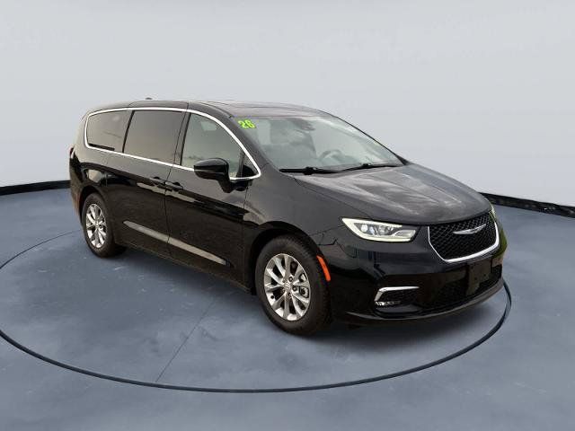 Used 2026 Chrysler Pacifica Limited FWD image 3