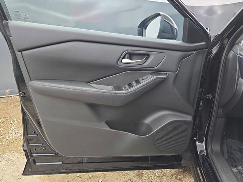 Used 2025 Nissan Rogue SV FWD image 22
