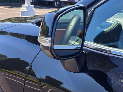 Used 2024 Toyota Highlander Platinum image 11