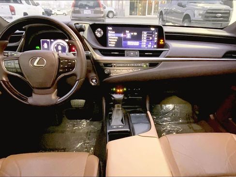 Used 2019 Lexus ES 300h image 15