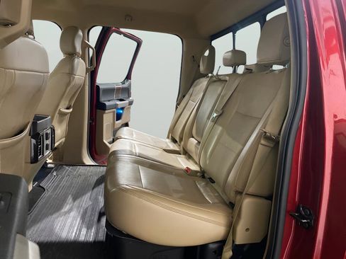 Used 2015 Ford F150 Lariat image 10