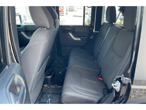 Used 2017 Jeep Wrangler Unlimited Sahara w/ Connectivity Group AWD/4WD image 14