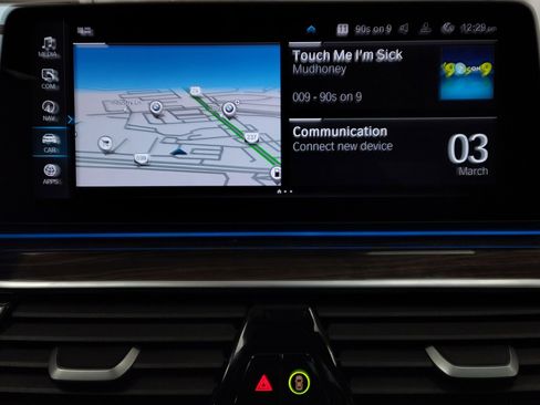 Used 2023 BMW 530e xDrive w/ Premium Package image 18