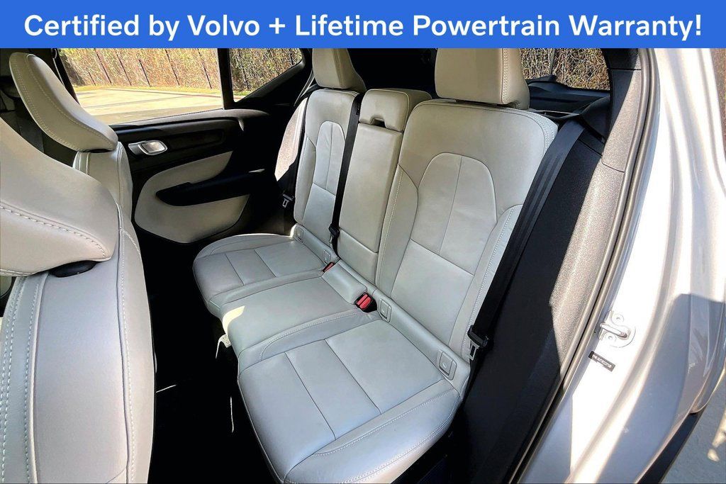 Used 2024 Volvo XC40 B5 Plus AWD/4WD image 35