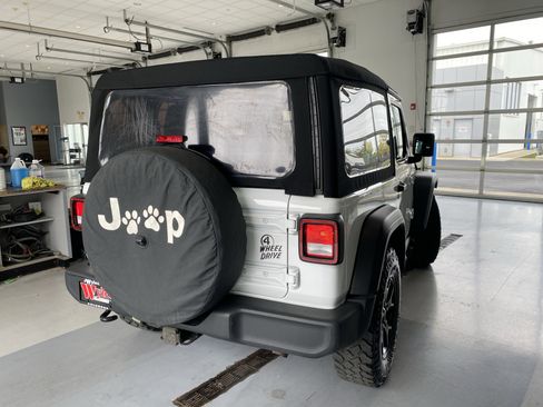 Used 2022 Jeep Wrangler Willys image 4